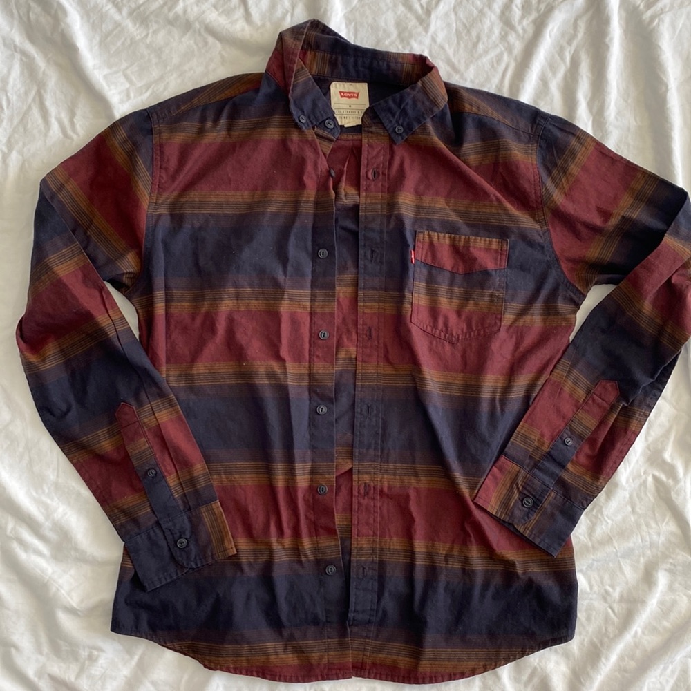 🔴 DONATING SOON Levi's light weight flannel